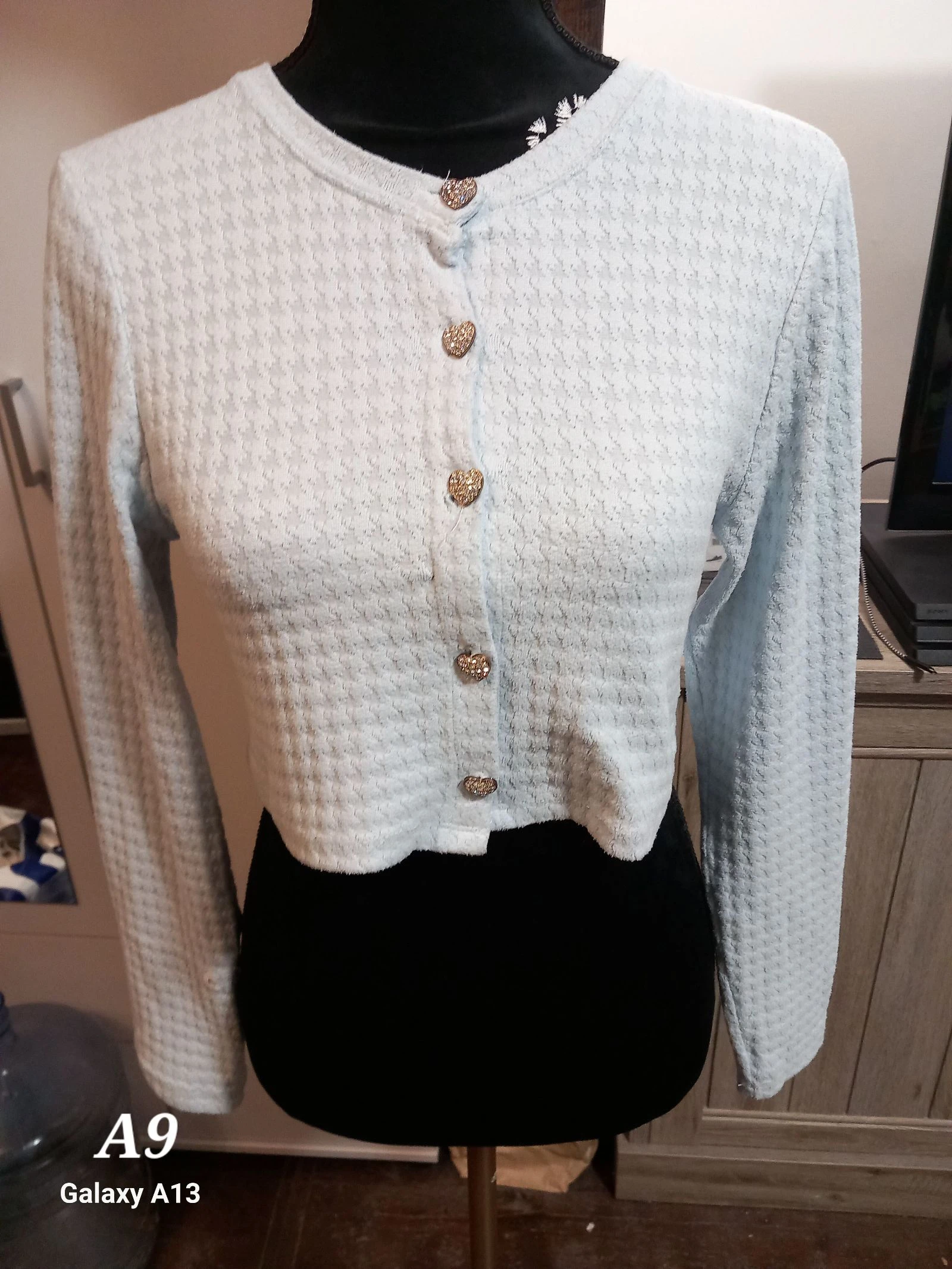Gilet court / Cache-cœur Blanc Crème Texturé – Boutons Cœurs Strass